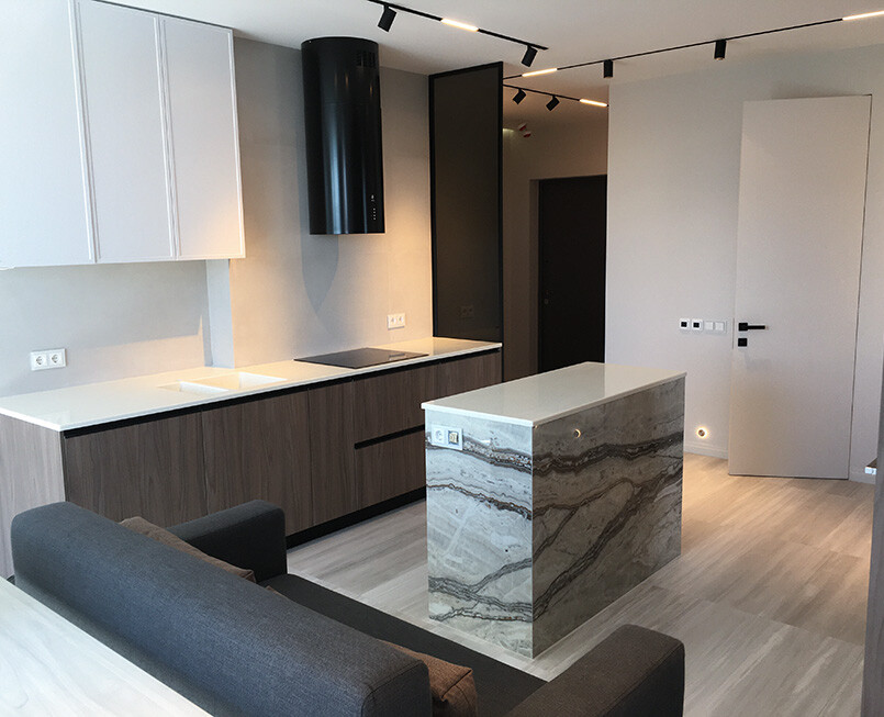 https://mascompany.com.ua/wp-content/uploads/2020/11/ostrov-i-stoleshnitsa-s-dvoynoy-moykoy-staron-sm421-sanded-cream-modern-acrylic-stone-2.jpg