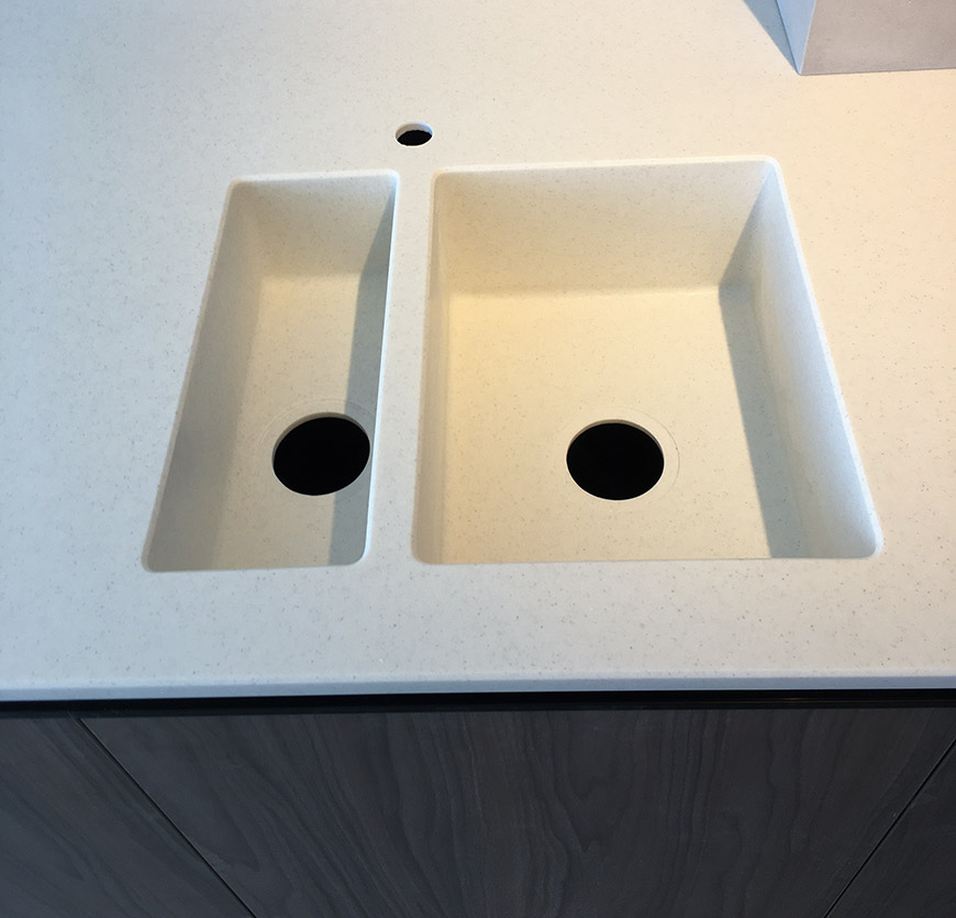 Остров и столешница с двойной мойкой Staron SM421 Sanded Cream – фото 5 – Modern Acrylic Stone