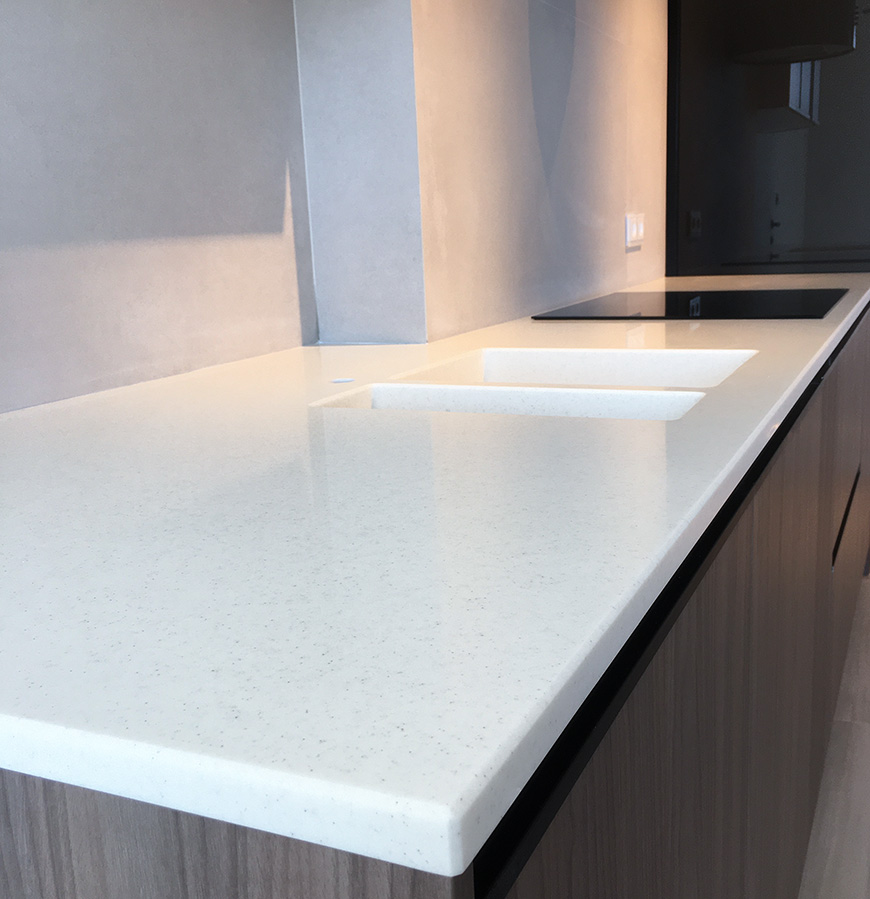 Остров и столешница с двойной мойкой Staron SM421 Sanded Cream – фото 6 – Modern Acrylic Stone