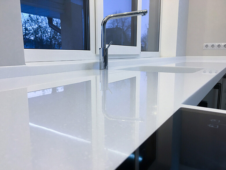 Кухонна стільниця з підвіконням Hanex T-021 Pure Arctic – основне фото – Modern Acrylic Stone