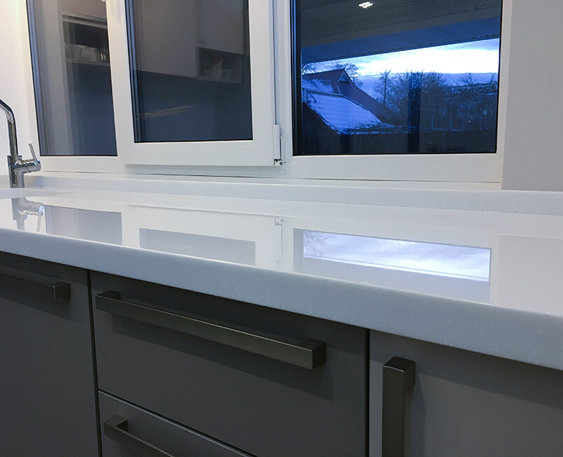 https://mascompany.com.ua/wp-content/uploads/2021/03/stoleshnitsa-s-podokonnikom-hanex-t-021-pure-arctic-modern-acrylic-stone-2.jpg