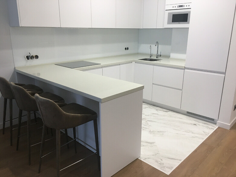 П-образная столешница из искусственного камня Staron Aspen AG614 Gold Rush – основное фото – Modern Acrylic Stone
