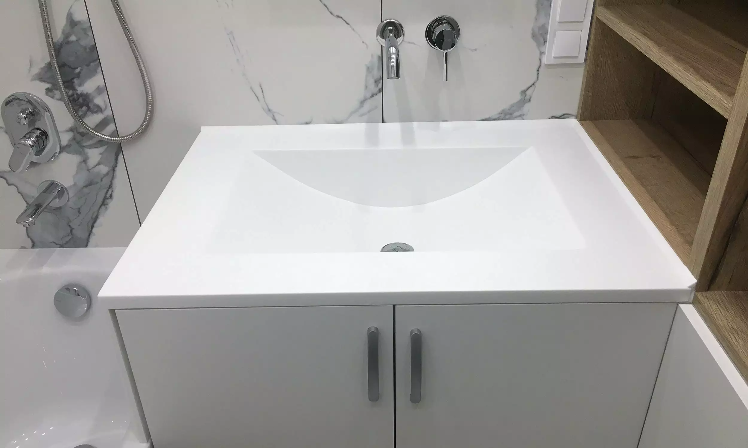 https://mascompany.com.ua/wp-content/uploads/2021/06/white-modern-acrylic-stone-main-min.webp