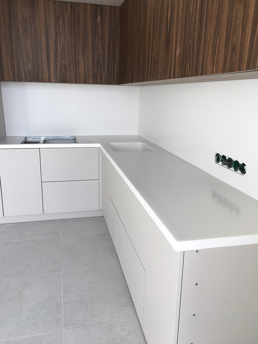 Столешница с мойкой для кухни Grandex S-203 Sparkling Sand – фото 3 – Modern Acrylic Stone