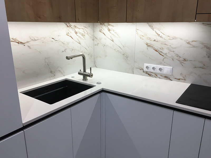 Кварцевая столешница для кухни Radianz SH145 ST. Helens White – фото 4 – Modern Acrylic Stone