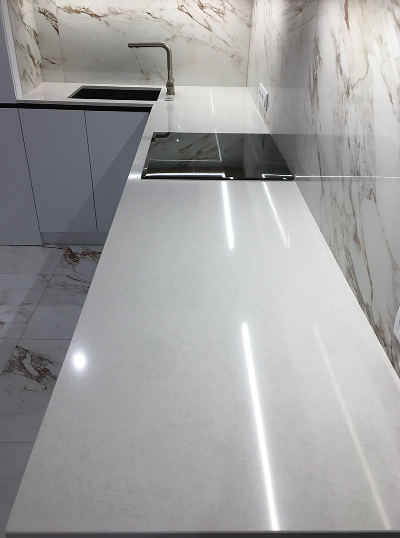 Кварцевая столешница для кухни Radianz SH145 ST. Helens White – фото 6 – Modern Acrylic Stone