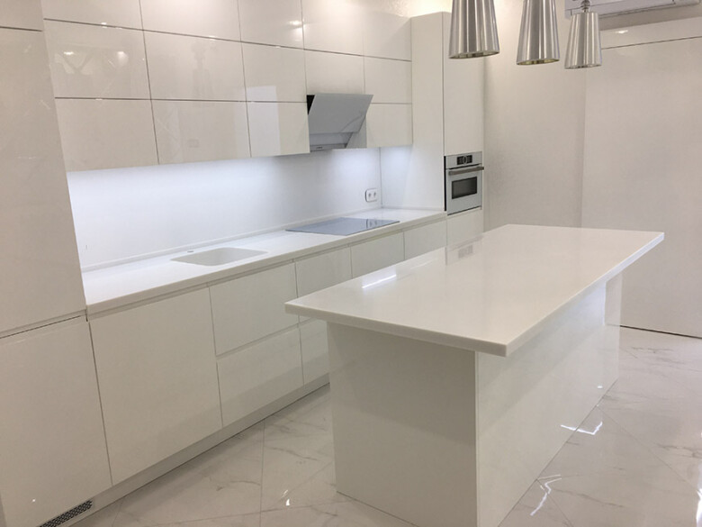 Белая столешница и остров из камня Grandex S-203 Sparkling Sand – основное фото – Modern Acrylic Stone