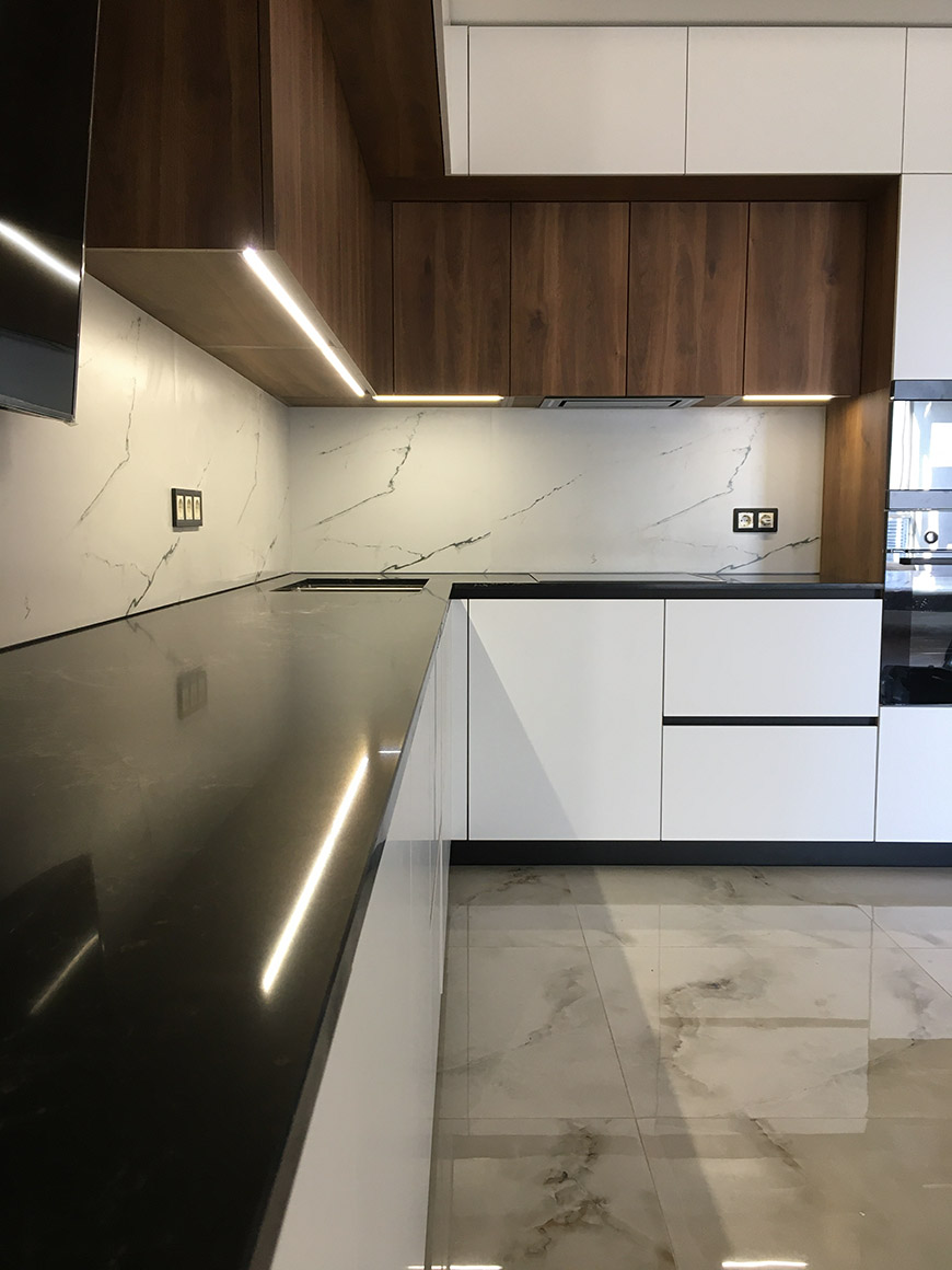 Г-образная кварцевая столешница Avant Quartz 9014 Савойя – фото 1 – Modern Acrylic Stone
