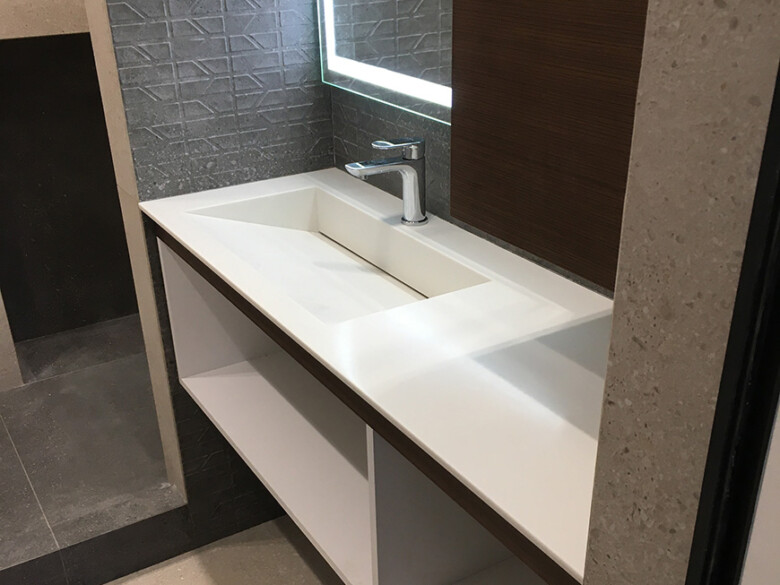 Стільниця з щілинною мийкою з каменю Corian Glacier Ice – основне фото – Modern Acrylic Stone