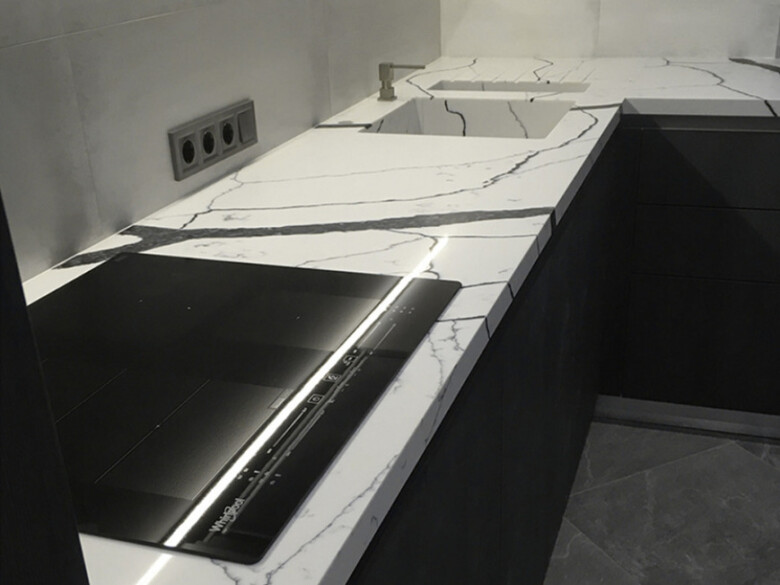 Столешница с двумя мойками из кварцевого камня Avant Quartz 7300 Калакатта Аяччо – основное фото – Modern Acrylic Stone