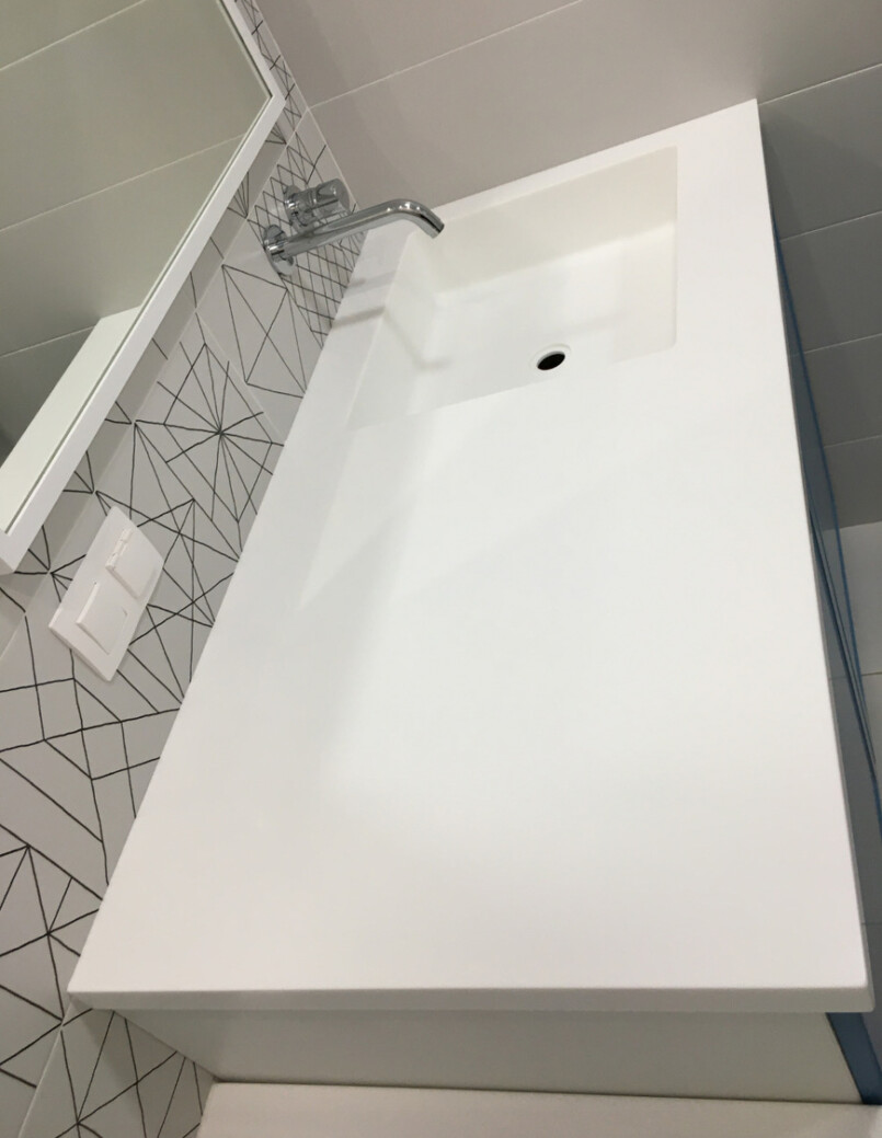 https://mascompany.com.ua/wp-content/uploads/2022/10/stoleshnitsa-s-rakovinoy-iz-akrilovogo-kamnya-grandex-p-104-pure-white-modern-acrylic-stone-mas-4.jpg