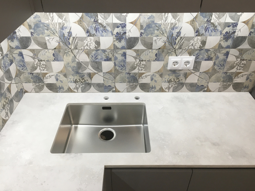 Кварцевая столешница Caesarstone 4011 Cloudburst Concrete – фото 1 – Modern Acrylic Stone
