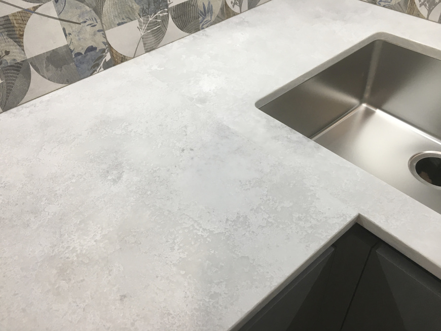 Кварцевая столешница Caesarstone 4011 Cloudburst Concrete – фото 1 – Modern Acrylic StoneКварцевая столешница Caesarstone 4011 Cloudburst Concrete – фото 3 – Modern Acrylic Stone