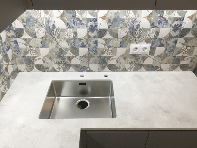 Кварцова стільниця Caesarstone 4011 Cloudburst Concrete – основне фото – Modern Acrylic Stone