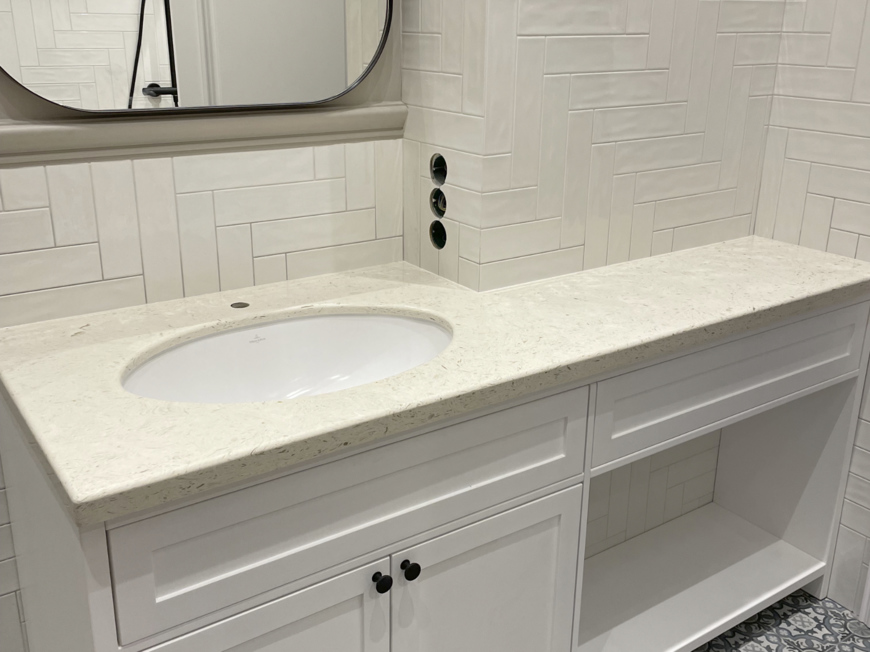 Столешница из кварцевого агломерата Vicostone BQ8583 Akoya – фото 1 – Modern Acrylic Stone