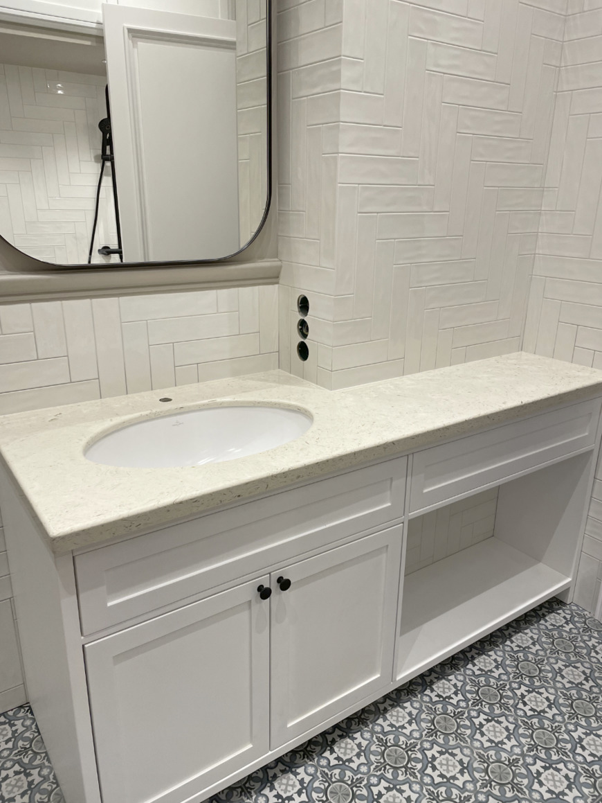 Столешница из кварцевого агломерата Vicostone BQ8583 Akoya – фото 2 – Modern Acrylic Stone