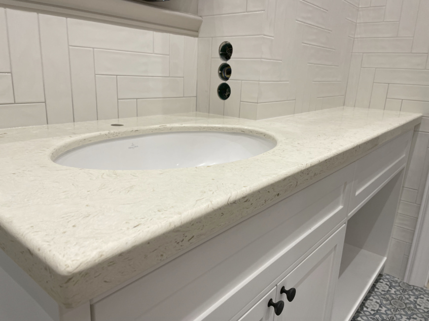 Столешница из кварцевого агломерата Vicostone BQ8583 Akoya – фото 4 – Modern Acrylic Stone