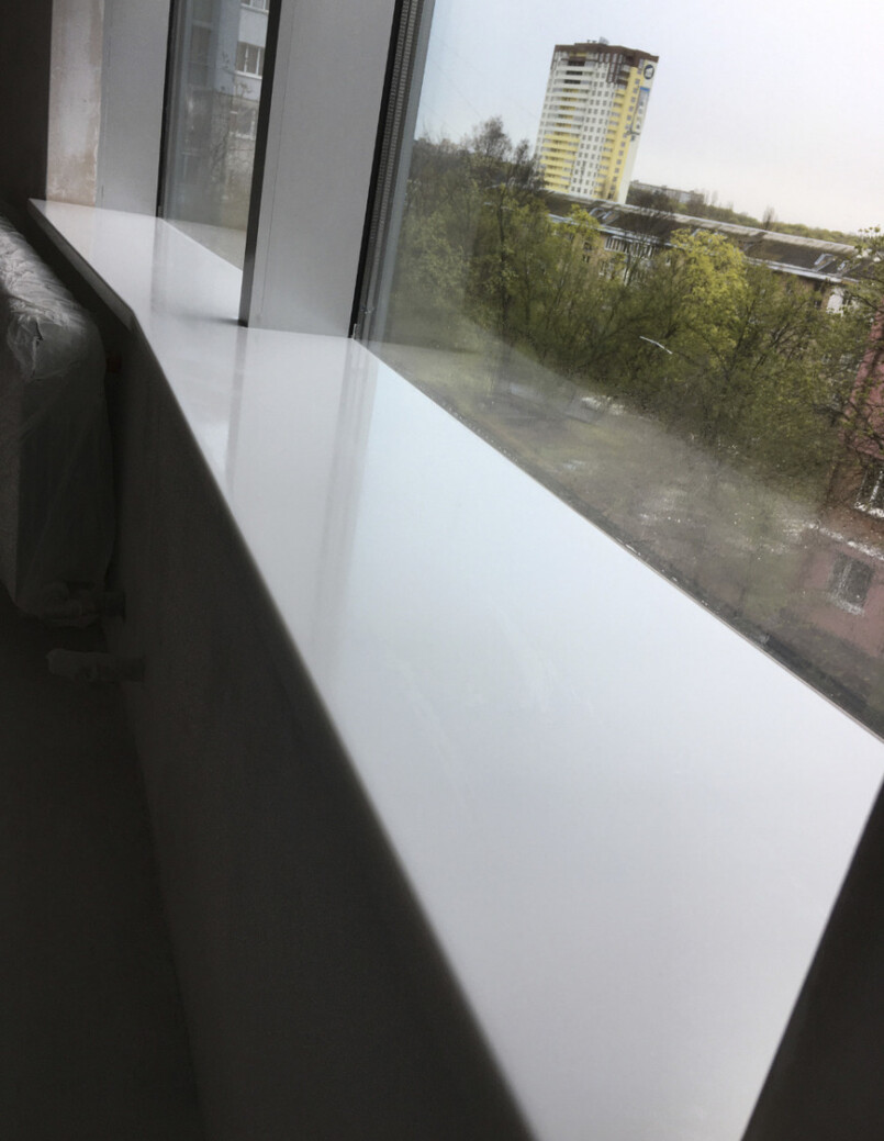 https://mascompany.com.ua/wp-content/uploads/2023/01/pidvikonnya-z-akrylovoho-kamenyu-grandex-p-104-pure-white-modern-acrylic-stone-mas-1.jpg