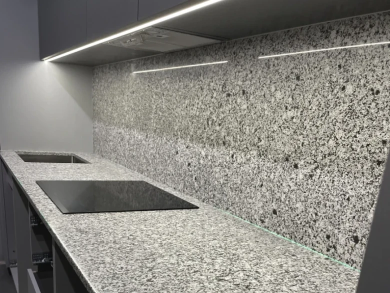 Кварцова стільниця та стінова панель Atem Terra Black 005 — основне фото — MAS — Modern Acrylic Stone